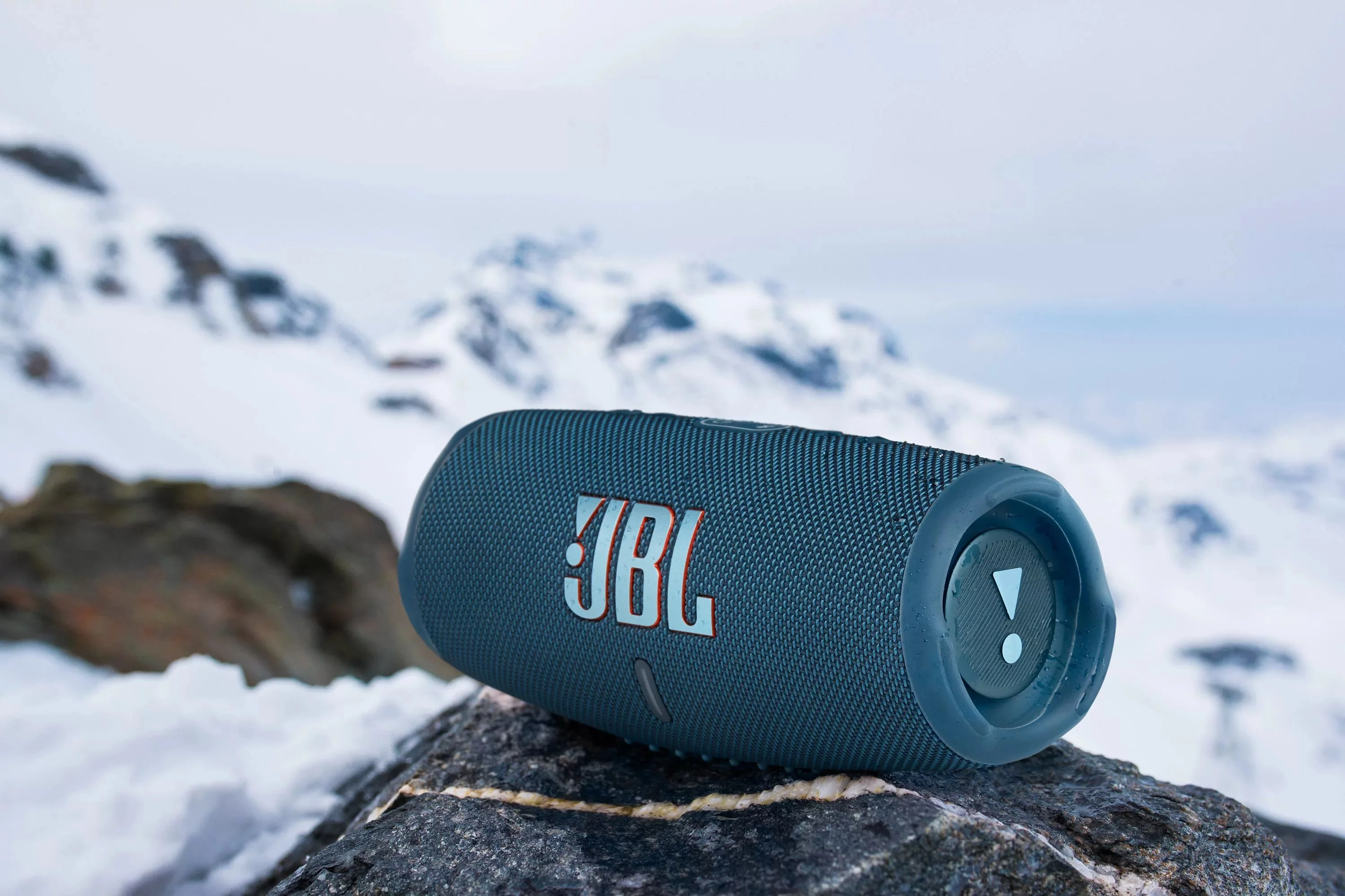 Купить Портативная акустика JBL Charge (Squad) — цены ⚡, отзывы ⚡,  характеристики — ЯБКО